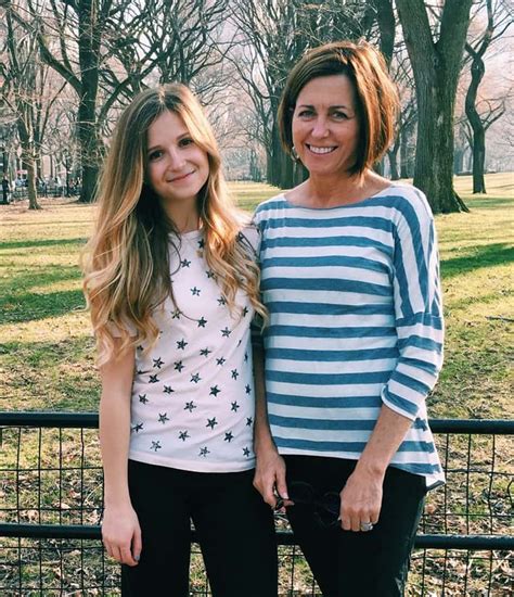 This Mom Takes A Selfie In Her Daughters Dorm Ends Up Regretting It Page 14 Of 47