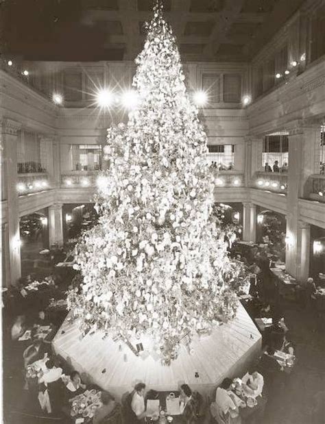 Thewalnutroomandthegreattreeatmarshallfields Chicago Holiday