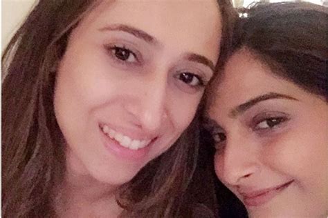 8 Photos That Prove Sonam Kapoor Looks Flawless Even With No Makeup On