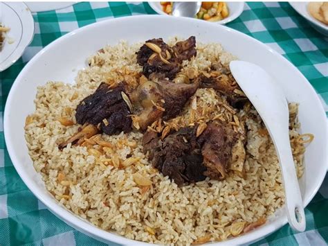 Nasi kebuli asli menggunakan bahan campuran daging kambing. Resep Lezat Nasi Kebuli Kambing Pakai Rice Cooker | Tagar