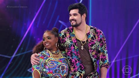 Daiane dos Santos arrasa no funk e é ovacionada no Dança dos Famosos