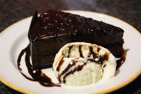 Momento Chocolate Cake With Vanilla Ice Cream Leeny K Flickr