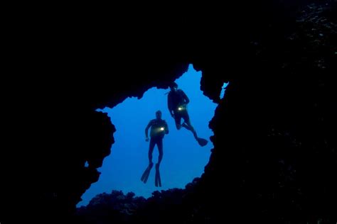 15 Impressive Underwater Caves That Will Mesmerize You Page 16