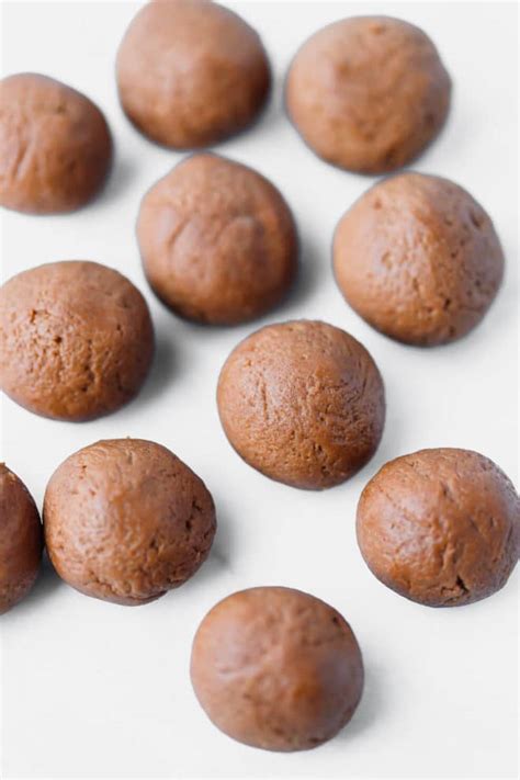 These keto peanut butter chocolate fat bombs take just 30 minutes to make + time for the buckeyes to chill. Low-Carb, Keto Chocolate Fat Bombs Recipe - Cooking LSL