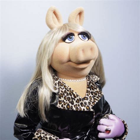 Miss Piggy Extraordinary Puppet To Receive Award For Feminism