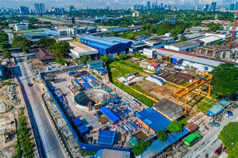 İstasyon, aralarında bir değişim istasyonu olarak hizmet vermektedir. Jalan Chan Sow Lin (Intervention Shaft 3) - MRT Corp