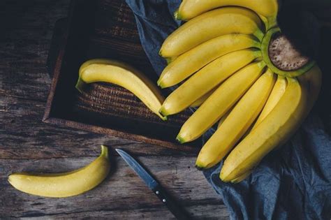 La loro ricchezza è il potassio. La banane - Ces aliments à ne jamais mettre au frigo ...