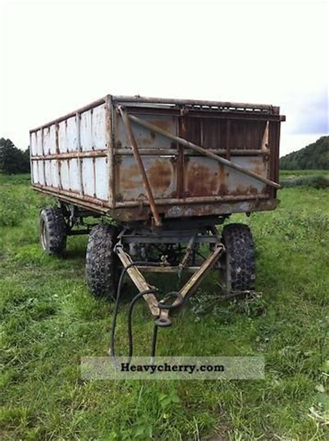 İçinde hastalar için iki sedye ve bir sağlık görevlisi taşıyabilecek yer bulunur. Fortschritt THK 5 2012 Agricultural Loader wagon Photo and ...