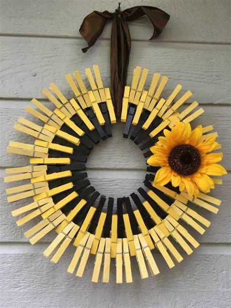 How To Make A Clothespin Wreath Clothes Pin Wreath Holiday Wreaths