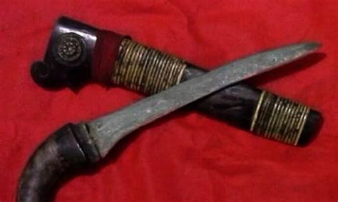 7 alat pertahanan diri yang berfaedah. Senjata Tradisional Sulawesi Selatan, Alat Pertahanan Diri ...
