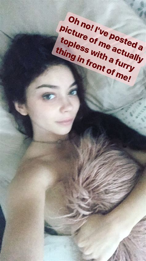 Sarah Hyland New Leaked Nude And Topless Photos In Bathtub