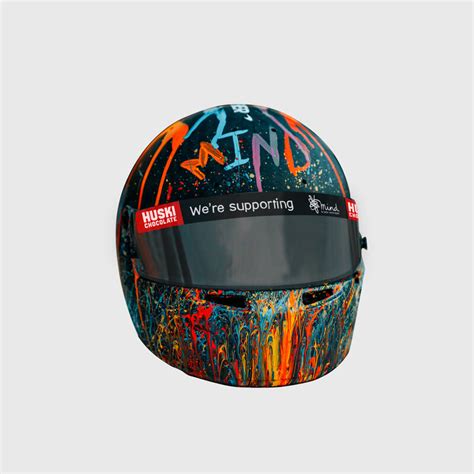 Veel kon van der helm er overigens niet aan doen, zo leek het, hij werd… Lando Norris 2020 Mind Edition 1:2 Scale Helmet - McLaren F1