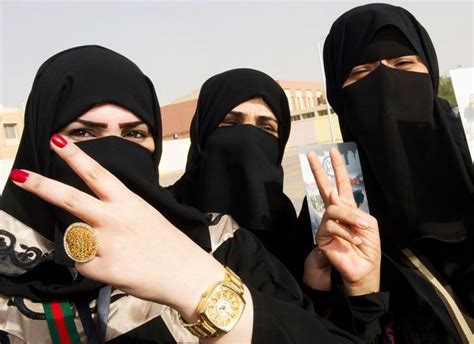 في السعودية قانون جديد يجبر رجال المملكة على تعدد الزوجات ومن لم يتزوج اكثر من امرأة هذا مصيره