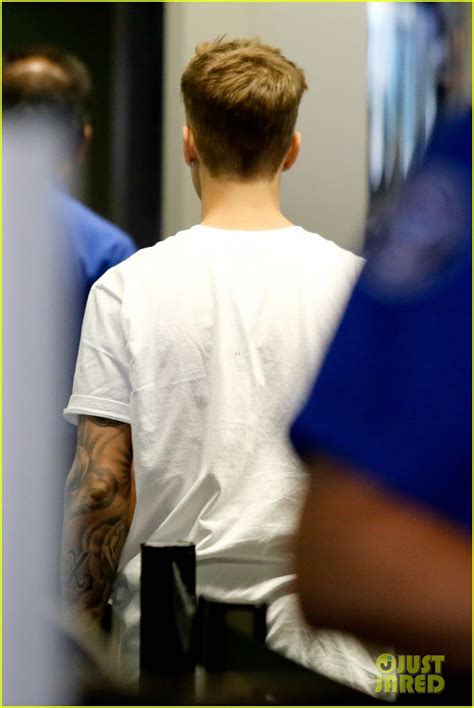 Justin Biebers Pants Slide Down Super Low At Airport Security Photo