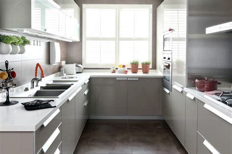 Mini cucina per spazi piccoli. Kitchen Cabinet Design Services © Interior Renovation Malaysia
