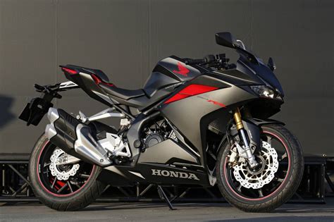 The honda cbr250rr started life as the light weight super sport concept unveiled at the japan motor show in 2015. Escucha como suena la Honda CBR 250 RR - Taringa!