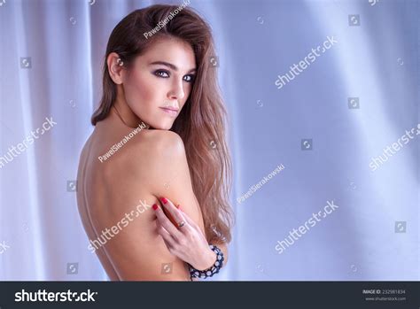 Sexy Beautiful Woman Posing Naked Studio Foto De Stock 232981834