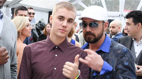 Justin Bieber S Dad Jeremy Shares Shirtless Selfie Of His Son See The Pic