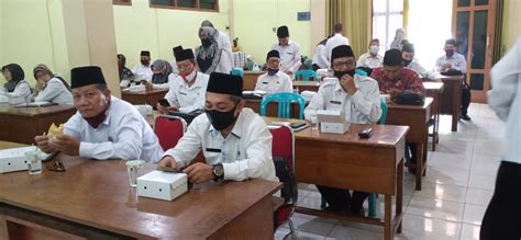 Dalam keadaan ini, peranan pengurusan sumber manusia lebih bersifat reaktif dan fire fighter, oleh itu kurang diberi. Pembinaan Sumber Daya Manusia pengurus Majlis Taklim ...