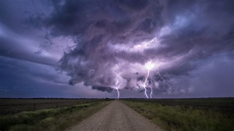 Photo tip of the week: Chasing storms in Australia - Australian Photography