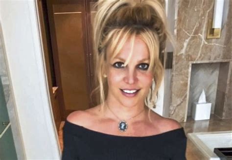 Britney Spears s a pozat goală din nou Cum au reacționat fanii E