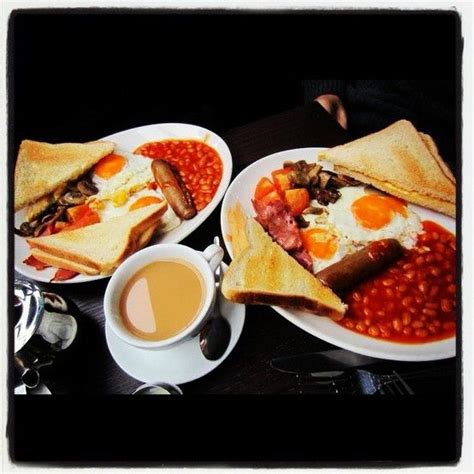 Traditional English breakfast, beans and toast. | English ...
