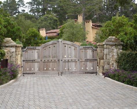 We sells installs a full line of automatic driveway gate openers commercial & residential. Do It Yourself Rustic Driveway Gates | Excellent Solid Outdoor Wood Gates Designs : Rustic ...