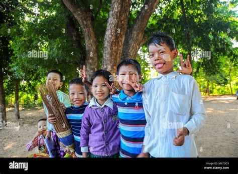 Mandalay Myanmar November 19 2014 Burmese Children At Village