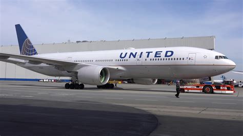United Airlines 1997 Boeing 777 N784ua Being Towed San Francisco