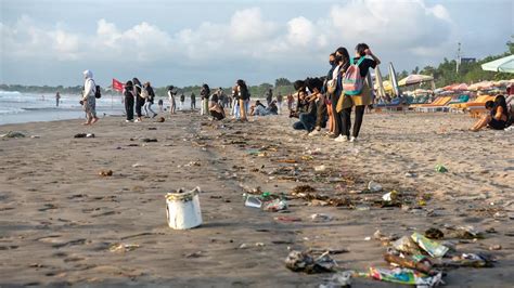 Tourists On Sun Soaked Island Horrified At Disturbing Ugly Filthy