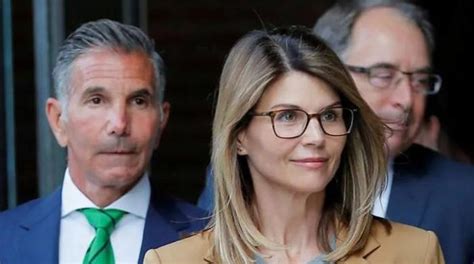 Lori Loughlin Begins 2 Month Jail Sentence In College Admissions Scam