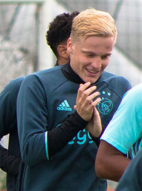 All the key stats ahead of ajax midfielder donny van de beek's potential move to manchester united. Donny van de Beek — Wikipédia