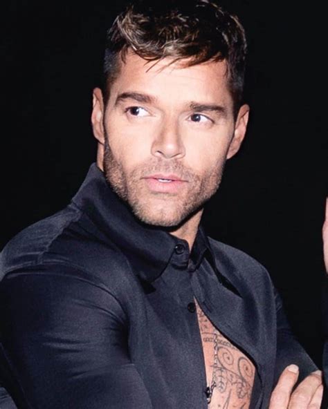 Jun 02, 2021 · ricky martin insists he 'wasn't misleading anyone' when he dated women. Ricky Martin cambia look: il cantante latino ha i capelli ...