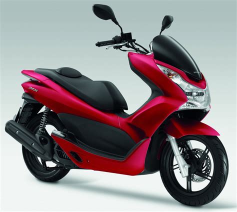 It's also small enough to park almost anywhere and has amazing fuel efficiency. ΠΑΓΚΟΣΜΙΑ ΑΠΟΚΛΕΙΣΤΙΚΟΤΗΤΑ: HONDA PCX 150 eSP, 2012 ...