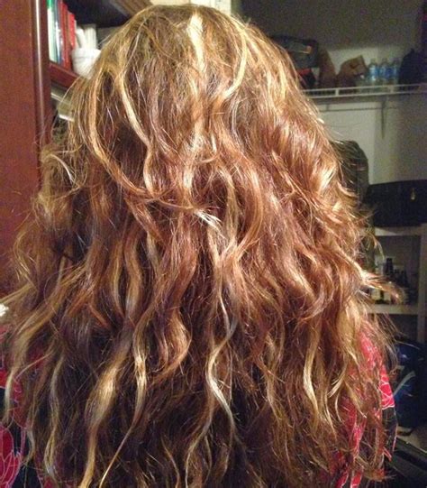 With a pressing motion, gently apply a special styling gel for curly hair. My Experience with Curly Girl Method | Before & After Photos