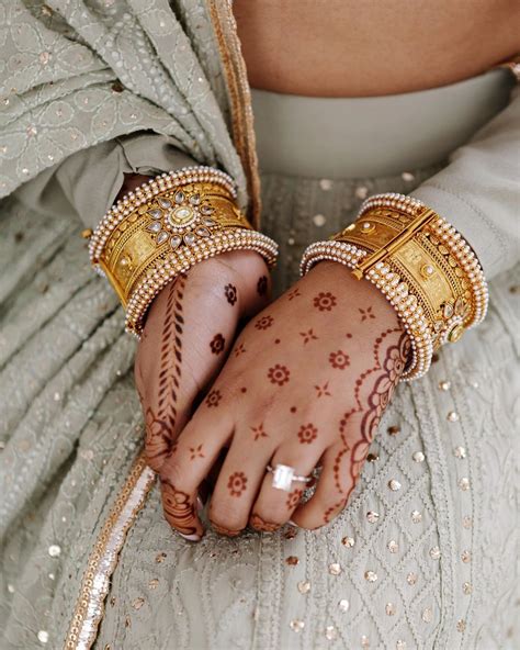 Stunning Mehendi Designs For The Sister Of The Bride And Bridesmaids