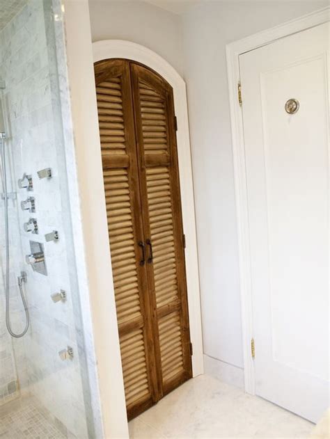 A linen closet with four adjustable shelves a chrome door rack from bathroom closet ideas, image source: Linen Closet Door | Houzz