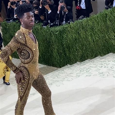Video Watch Lil Nas X Transform Into His Gold Bodysuit At The MET Gala