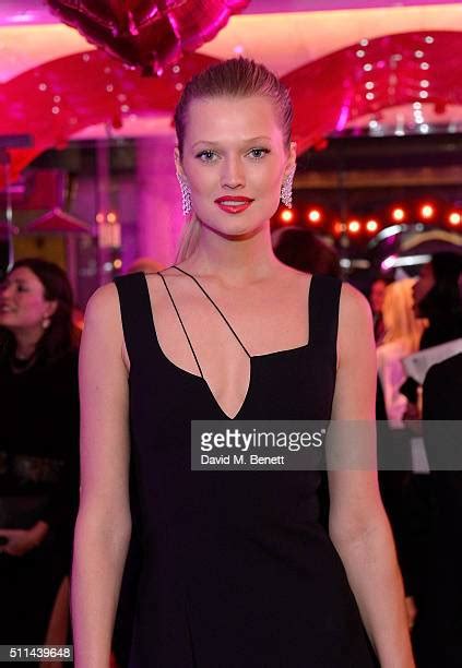 Toni Garrn 2016 Photos And Premium High Res Pictures Getty Images