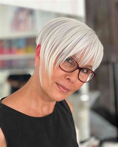 23 Most Flattering Pixie Cuts For Older Ladies With Glasses 2022