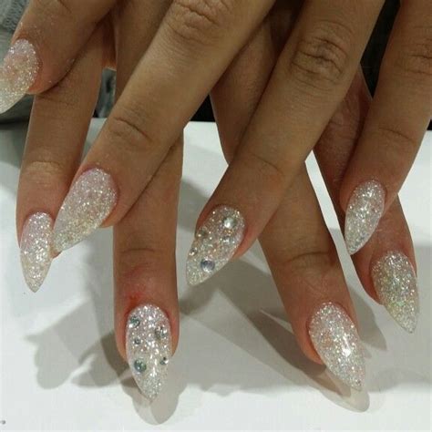 white glitter nails with diamonds Μανικιούρ
