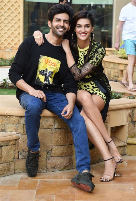 kartik aaryan and kriti sanon pose together during the promotion of bollywood film luka chuppi