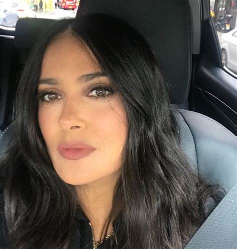 Salma Hayek Y La Foto De Black Friday Que Causó Conmoción Su Silueta