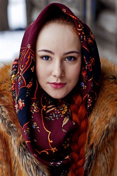 girl in a russian pavlov posad shawl Русская мода Стиль девушки Наряды
