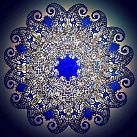 Mandala kleurplaat vector voor volwassenen stockvector. Blauwe mandala, kleuren voor volwassenen, kleurboek voor ...