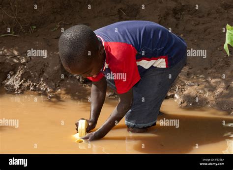 Drinking Water Africa Unclean Hi Res Stock Photography And Images Alamy