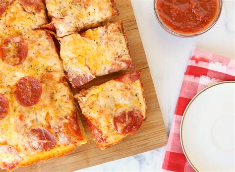The Easiest Deep Dish Pan Pizza Recipe 4 Ingredient Crust 2023