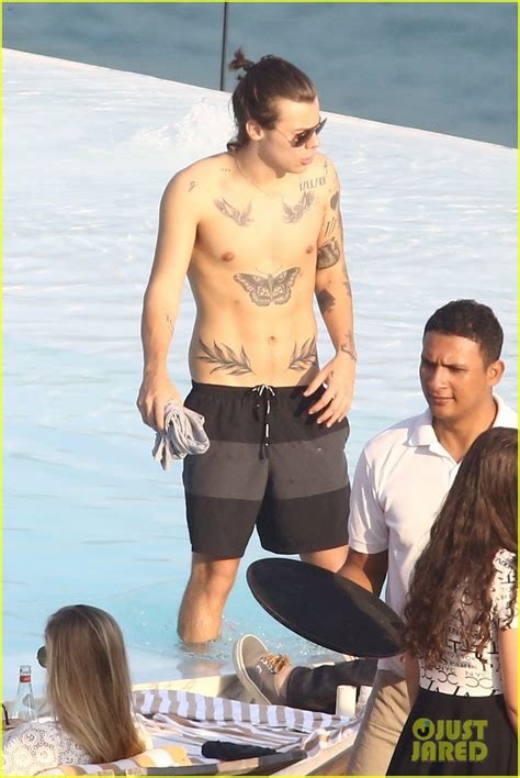 Harry Styles Shows Us Where His Four Nipples Are Located Video Photo 1100231 Photo