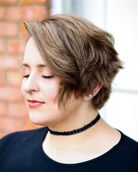 28 Most Flattering Short Hairstyles For Round Faces Hairstyles Vip
