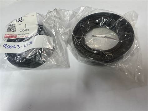 Genuine Daihatsu Front Rear Pinion Seal Rocky Garage